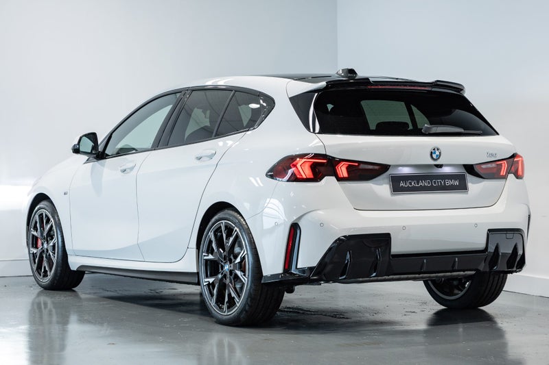 2025 BMW 120i 120 MSport Pro + Enhancement Package image 4