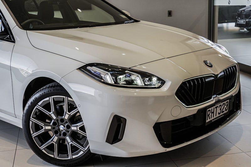 2025 BMW 120i 1.5L Mild Hybrid image 3
