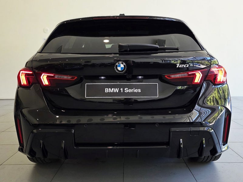 2025 BMW 120i Hatch image 3