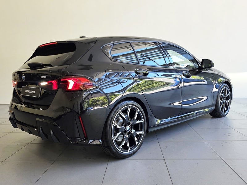 2025 BMW 120i Hatch image 5