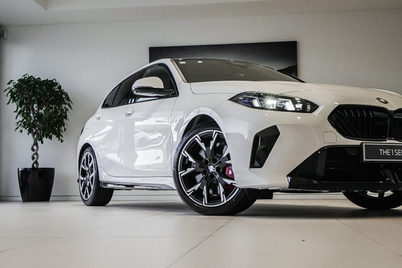 2025 BMW 120i Hatch image 2