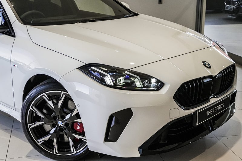 2025 BMW 120i Hatch image 3