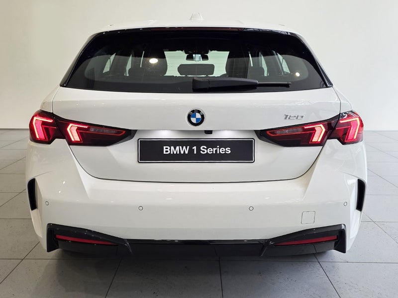 2025 BMW 120i Hatch Sport Collection image 5