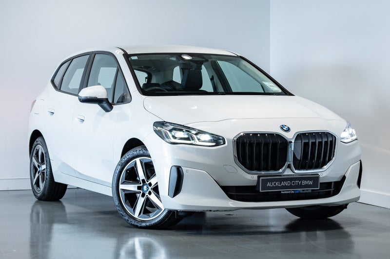 2025 BMW 2 Series 225e xDrive image 1