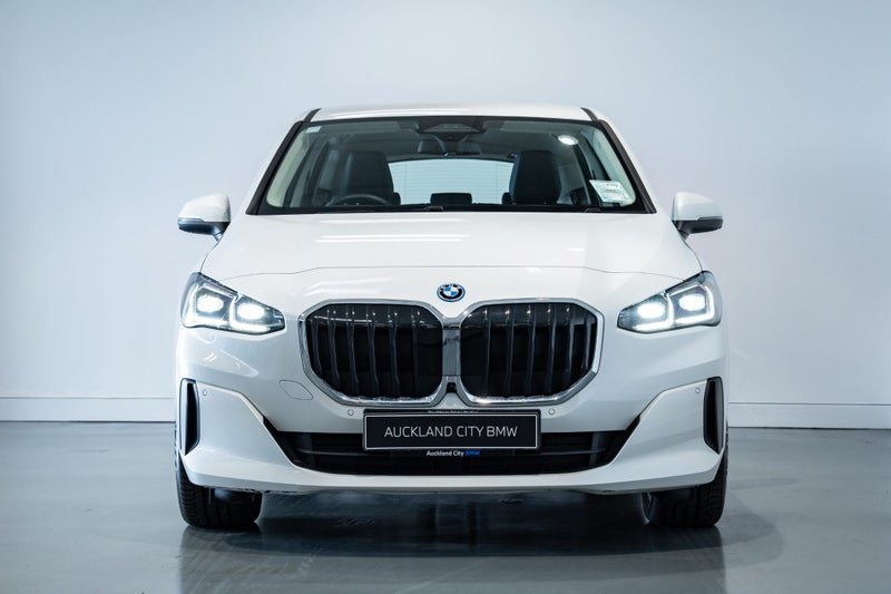 2025 BMW 2 Series 225e xDrive image 2