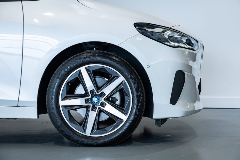 2025 BMW 2 Series 225e xDrive image 4