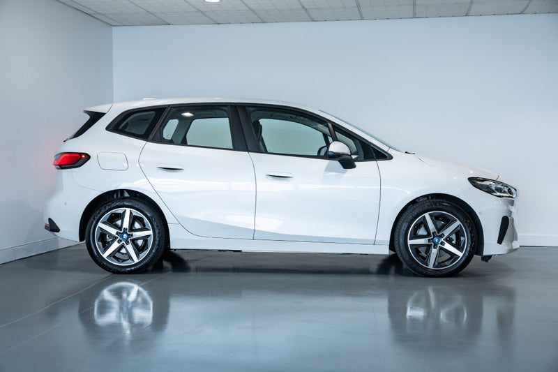 2025 BMW 2 Series 225e xDrive image 5