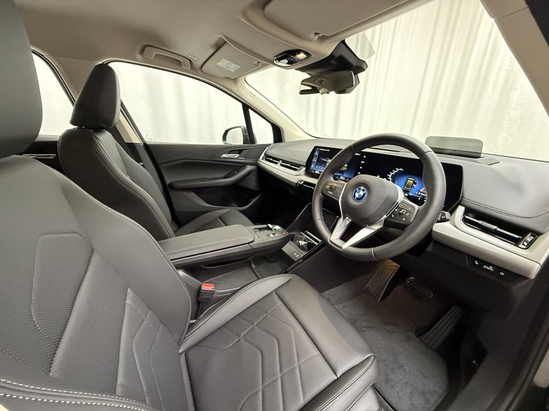 2025 BMW 225e 225e xDrive Active Tourer image 4