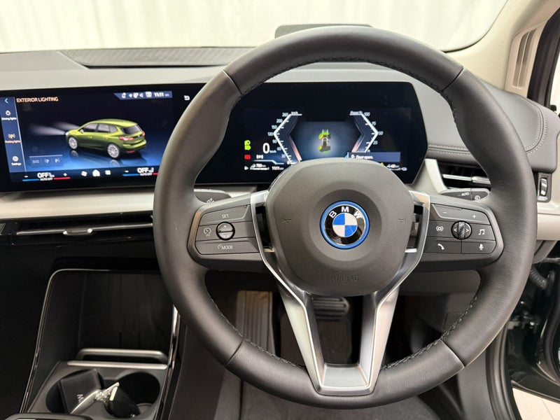 2025 BMW 225e 225e xDrive Active Tourer image 5