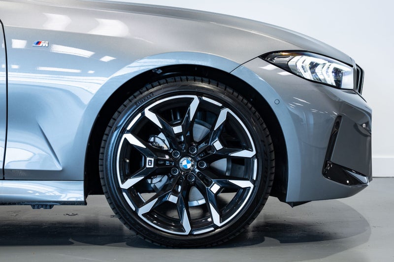 2025 BMW 3 Series 320i M-Sport Sedan image 5