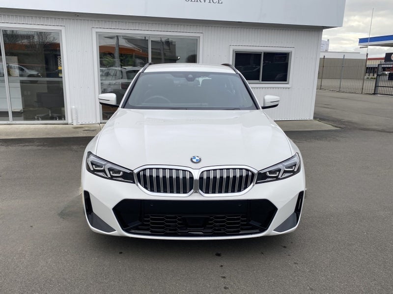 2025 BMW 320d X Drive Touring - image 2