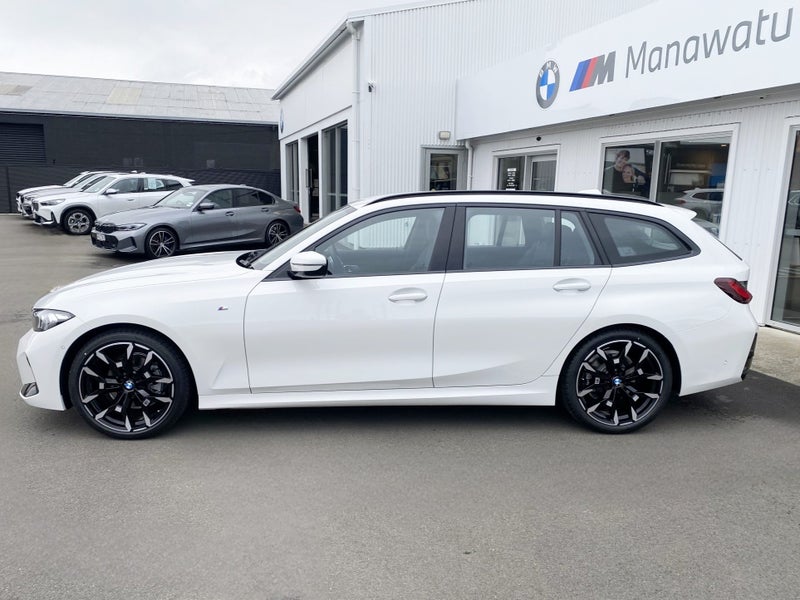 2025 BMW 320d X Drive Touring - image 5