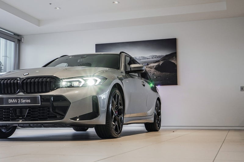 2025 BMW 320D xDrive Touring image 5