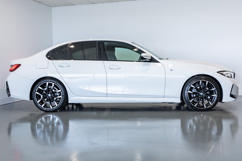 2025 BMW 320i MSport Sedan image 3