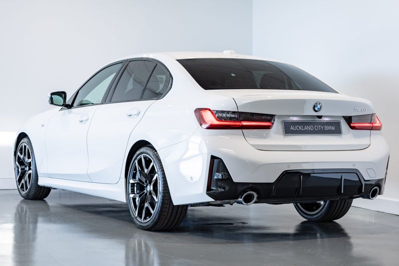 2025 BMW 320i MSport Sedan image 4