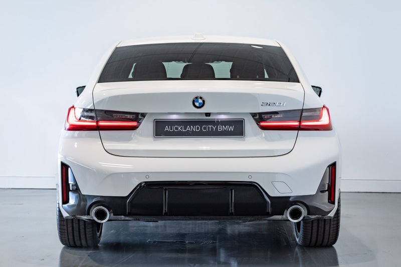 2025 BMW 320i MSport Sedan image 5