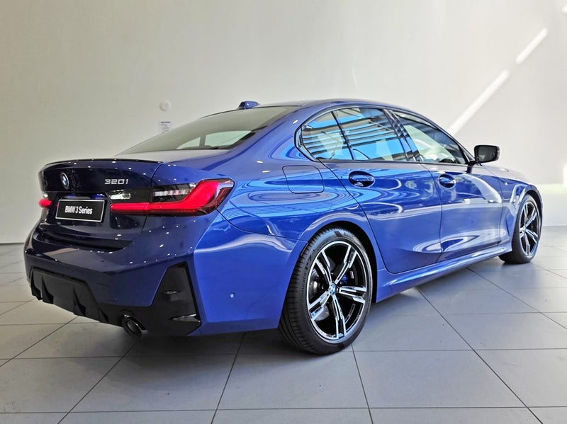 2025 BMW 320i Sedan M Sport Pro - Enhancement P... image 4