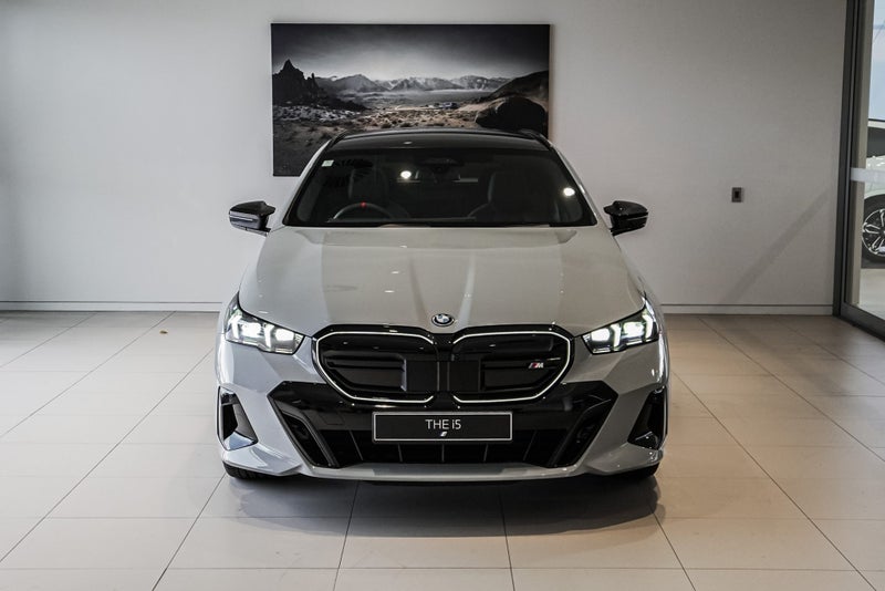 2025 BMW 5 Series M60 Touring image 4