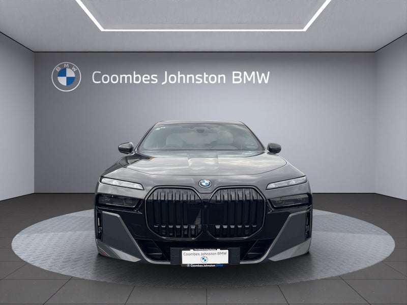2025 BMW 750e Xdrive M-Sport image 2
