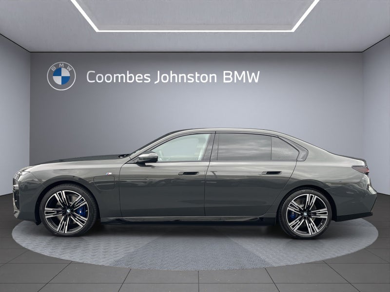 2025 BMW 750e Xdrive M-Sport image 3