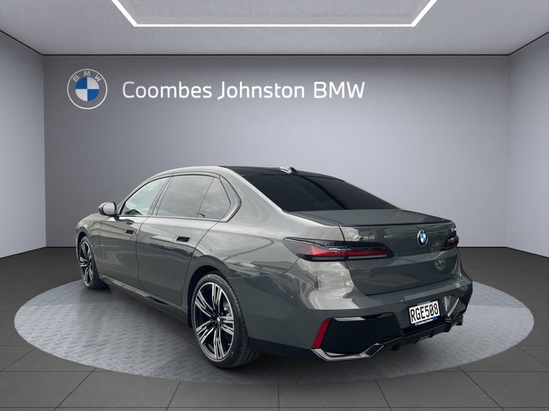 2025 BMW 750e Xdrive M-Sport image 4