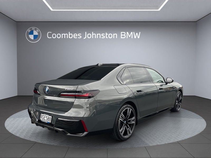 2025 BMW 750e Xdrive M-Sport image 5