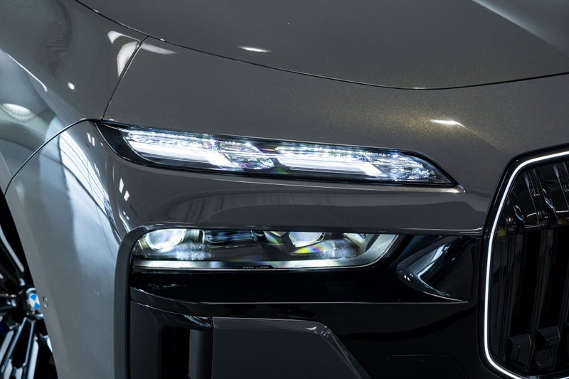 2025 BMW 750e xDrive with Connoisseur Lounge image 3