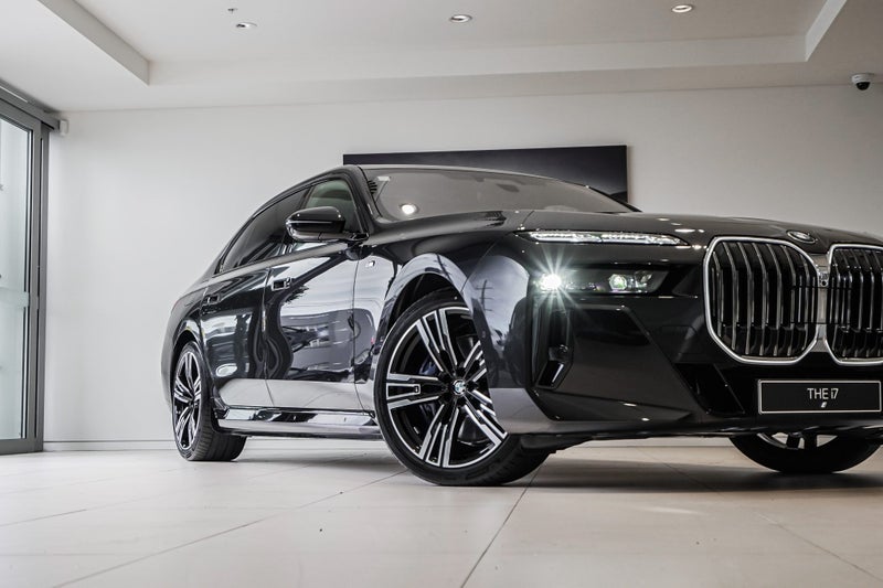 2025 BMW i7 52EJ xDrive60 image 2