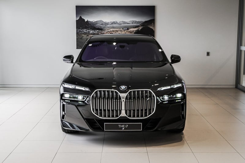 2025 BMW i7 52EJ xDrive60 image 4
