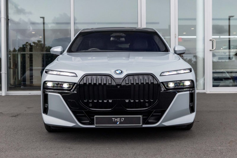 2025 BMW i7 I7 Xdrive60 image 2