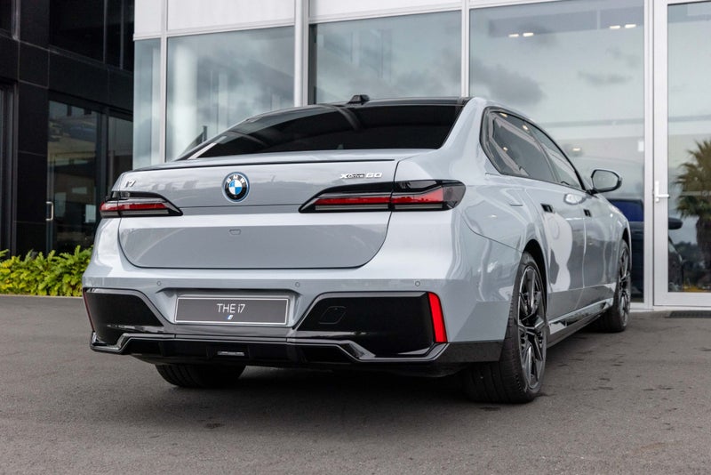 2025 BMW i7 I7 Xdrive60 image 4