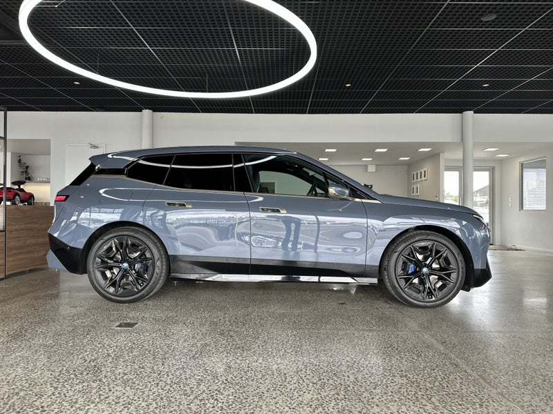 2025 BMW iX 40 Sport + Comfort image 3