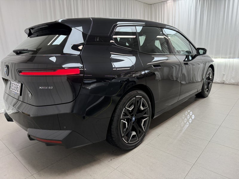 2025 BMW iX iX xDrive50 image 3