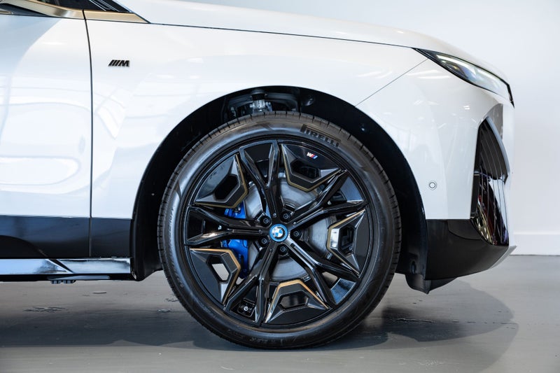 2025 BMW iX M60 - BMW's Flagship EV. image 4