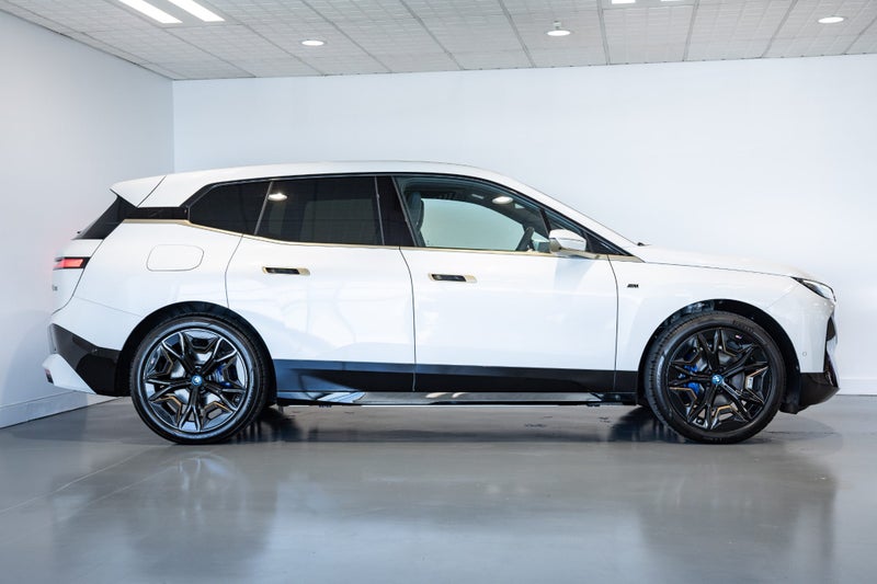 2025 BMW iX M60 - BMW's Flagship EV. image 5