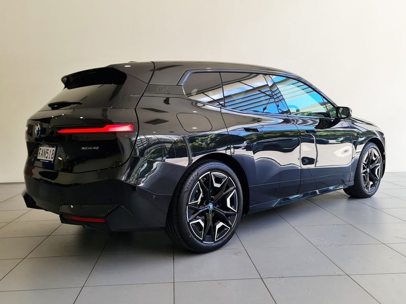 2025 BMW iX SPORT 40 xDrive image 4