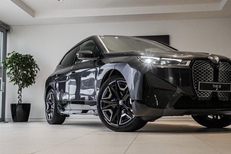 2025 BMW iX xDrive50 image 2