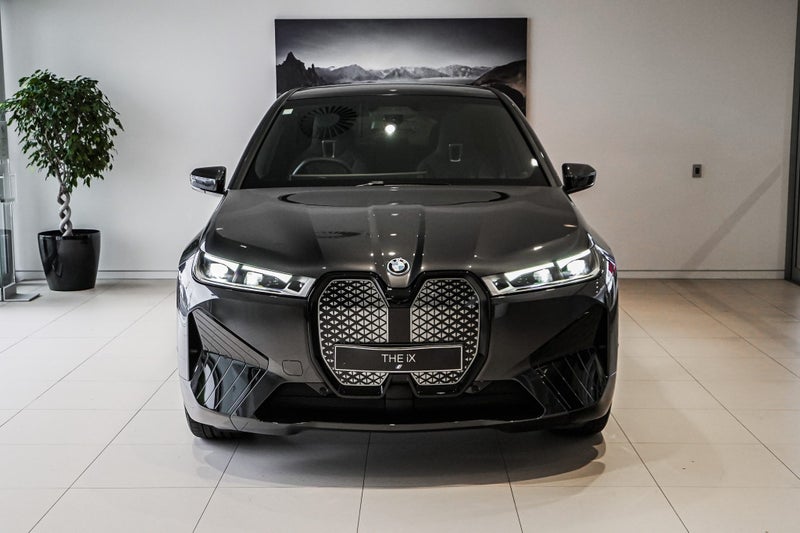 2025 BMW iX xDrive50 image 4