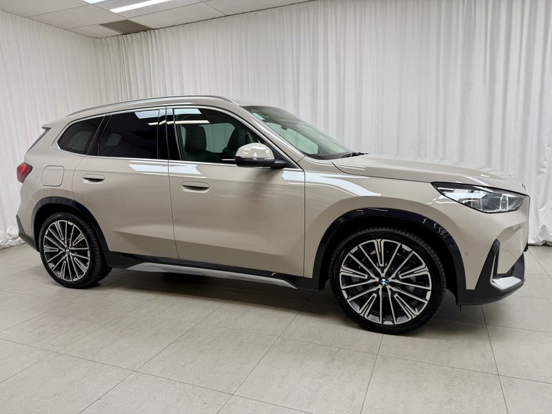2025 BMW iX1 BMW iX1 xDrive30 image 2