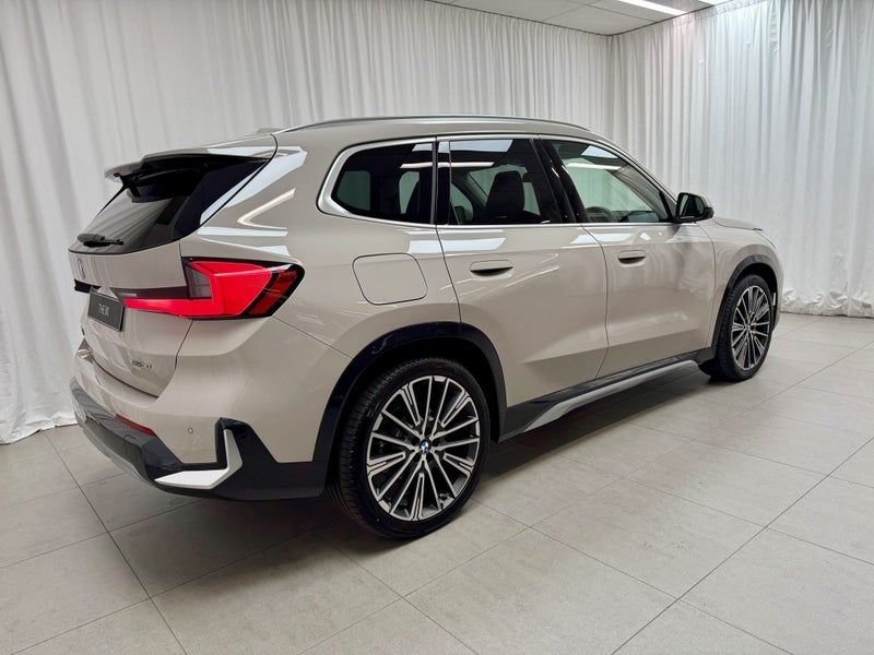 2025 BMW iX1 BMW iX1 xDrive30 image 3