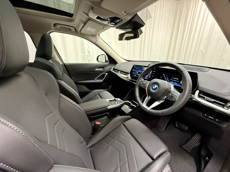 2025 BMW iX1 BMW iX1 xDrive30 image 4
