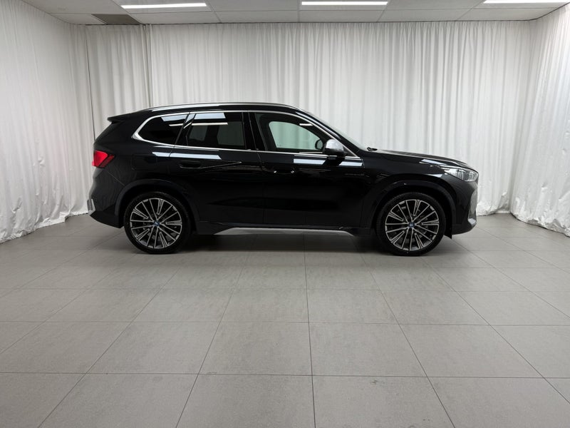 2025 BMW iX1 BMW iX1 xDrive30 image 2