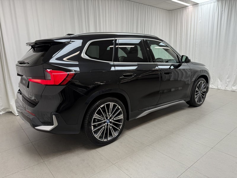 2025 BMW iX1 BMW iX1 xDrive30 image 3