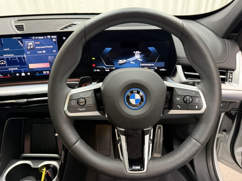 2025 BMW iX1 BMW iX1 xDrive30 with Innovations image 5