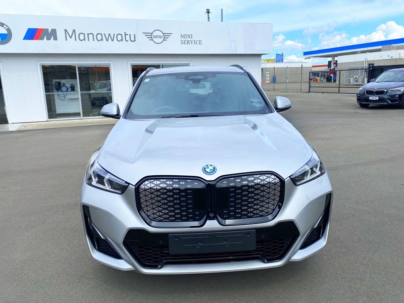 2025 BMW iX1 XDRIVE 30 - M Sport image 2