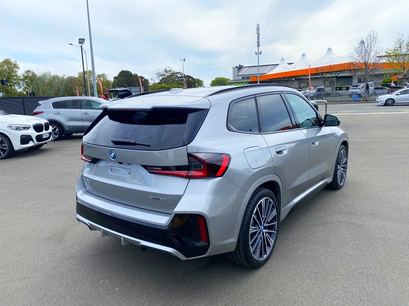 2025 BMW iX1 XDRIVE 30 - M Sport image 5