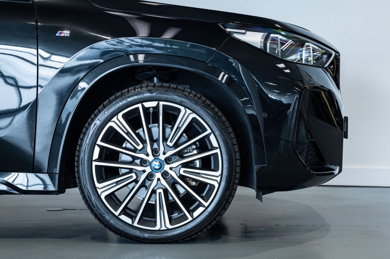 2025 BMW iX1 xDrive30 image 4