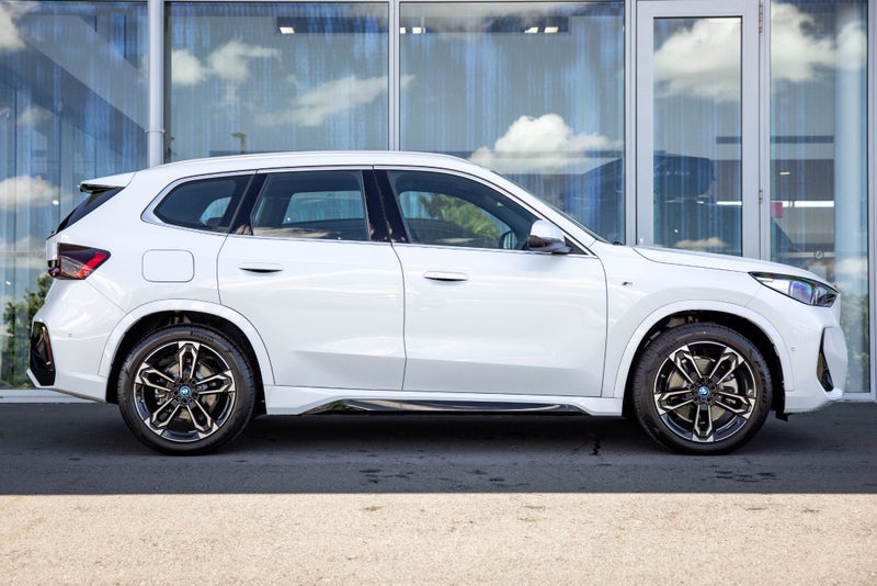 2025 BMW iX1 xDrive30 image 3