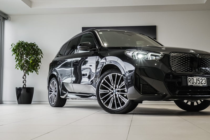2025 BMW iX1 xDrive30 image 2