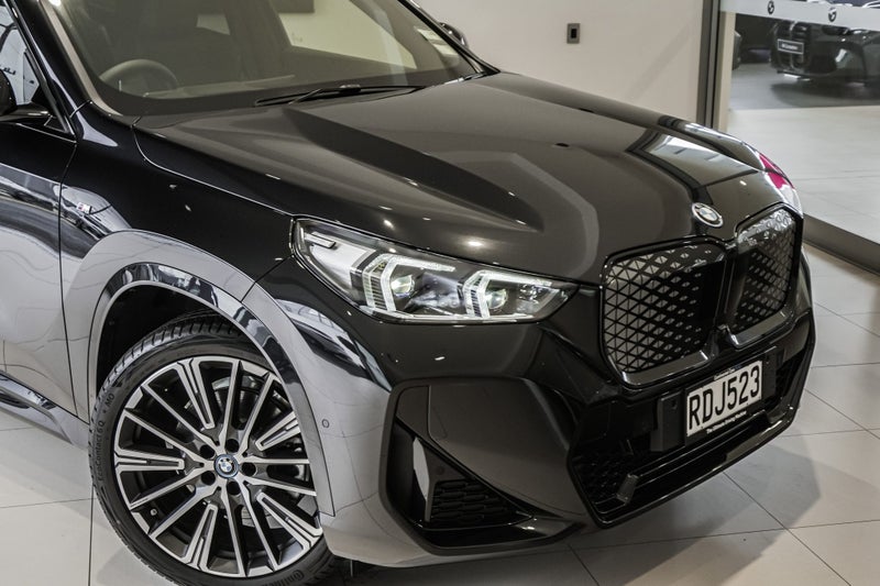 2025 BMW iX1 xDrive30 image 3